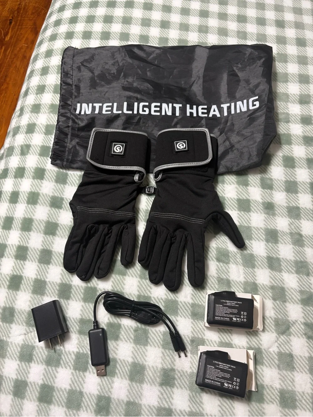 Intelligent Heating Black Heated Gloves with USB Charging
